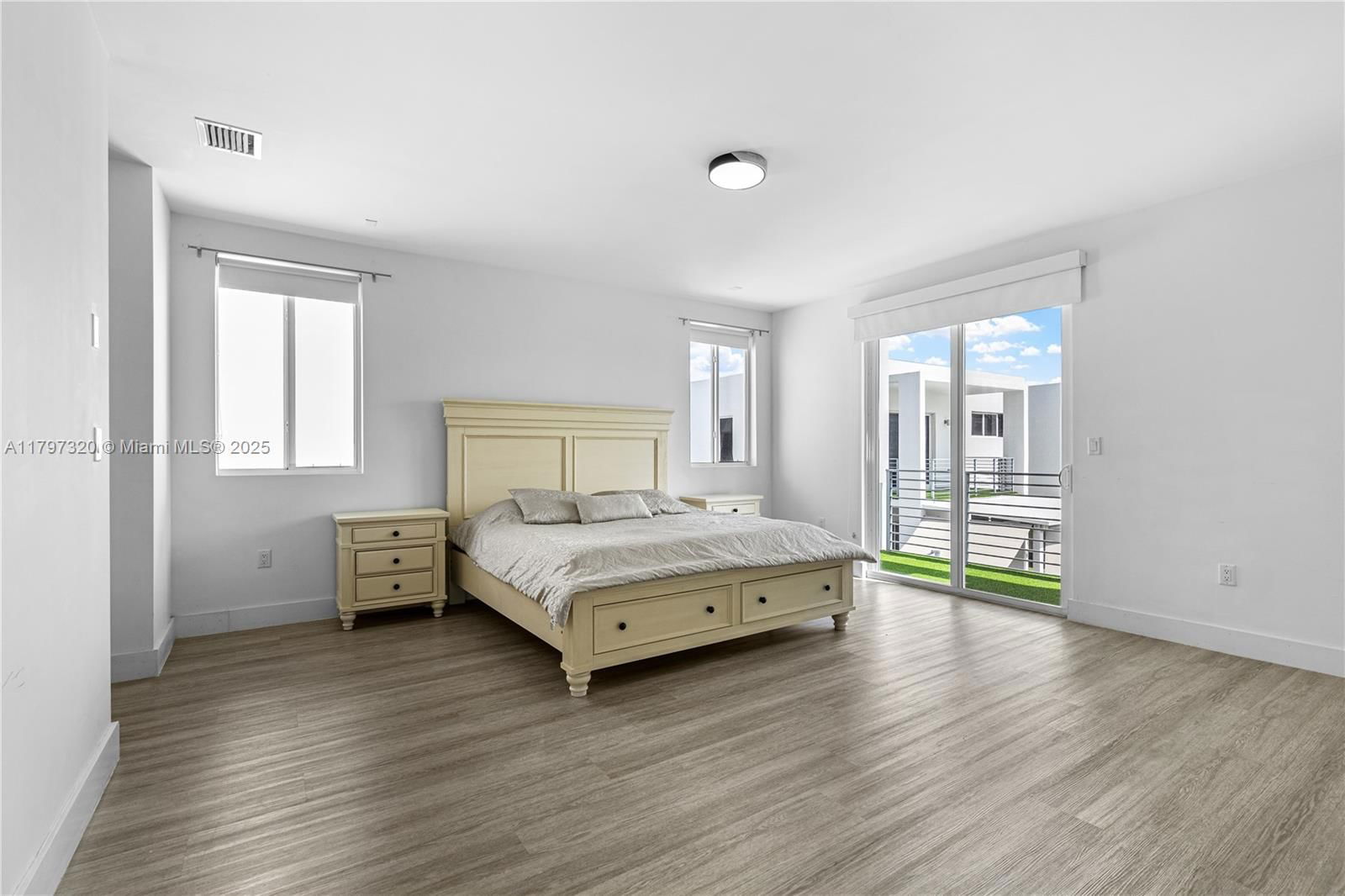 Real estate property located at 10330 68th St, Miami-dade, Doral Palms South, Doral, FL