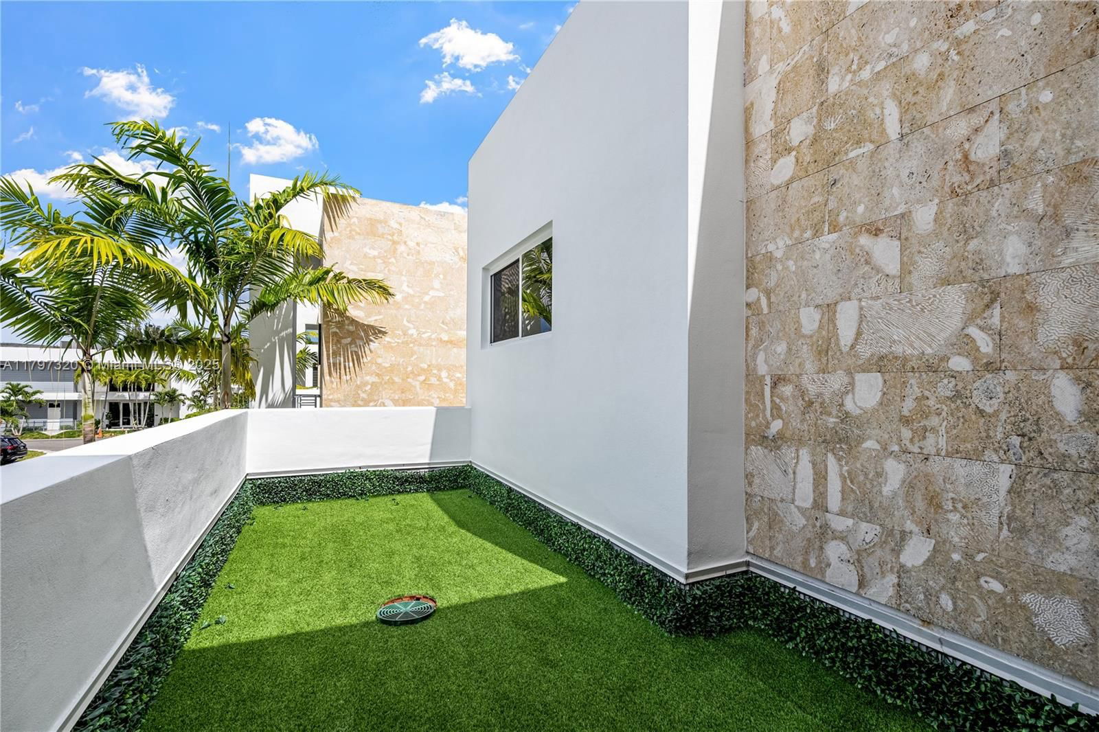 Real estate property located at 10330 68th St, Miami-dade, Doral Palms South, Doral, FL