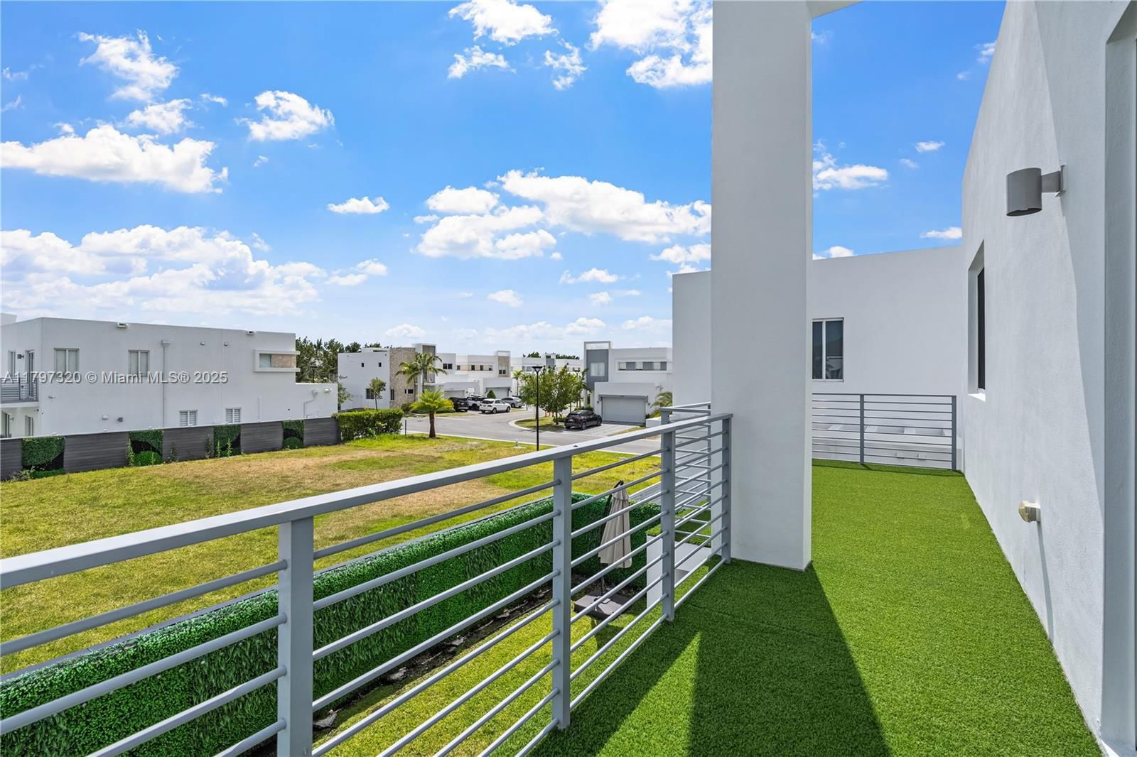Real estate property located at 10330 68th St, Miami-dade, Doral Palms South, Doral, FL