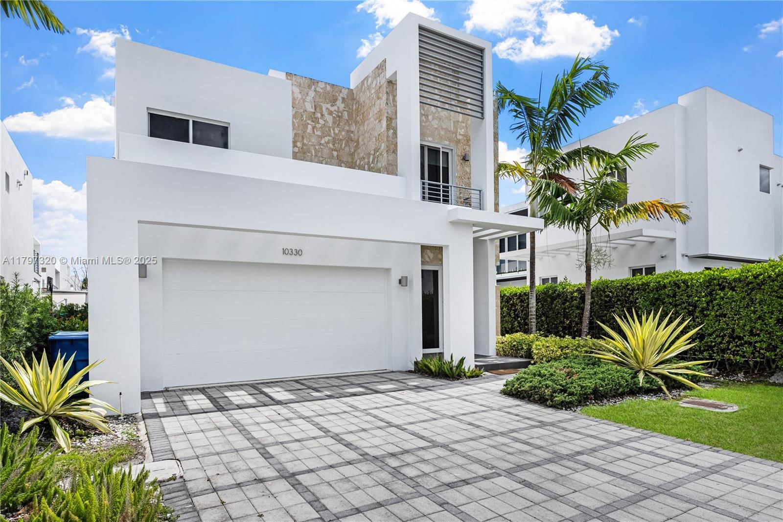 Real estate property located at 10330 68th St, Miami-dade, Doral Palms South, Doral, FL