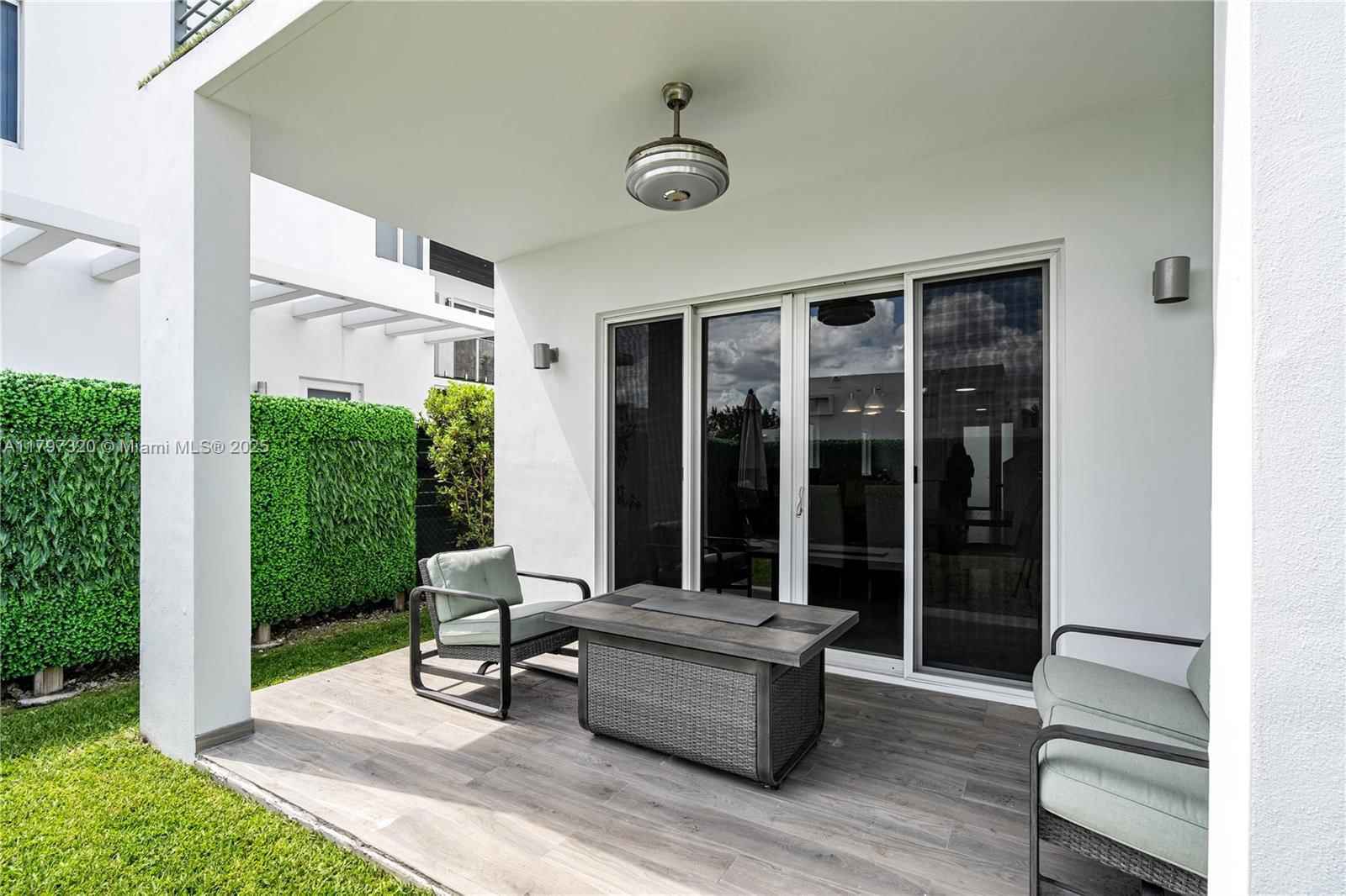 Real estate property located at 10330 68th St, Miami-dade, Doral Palms South, Doral, FL