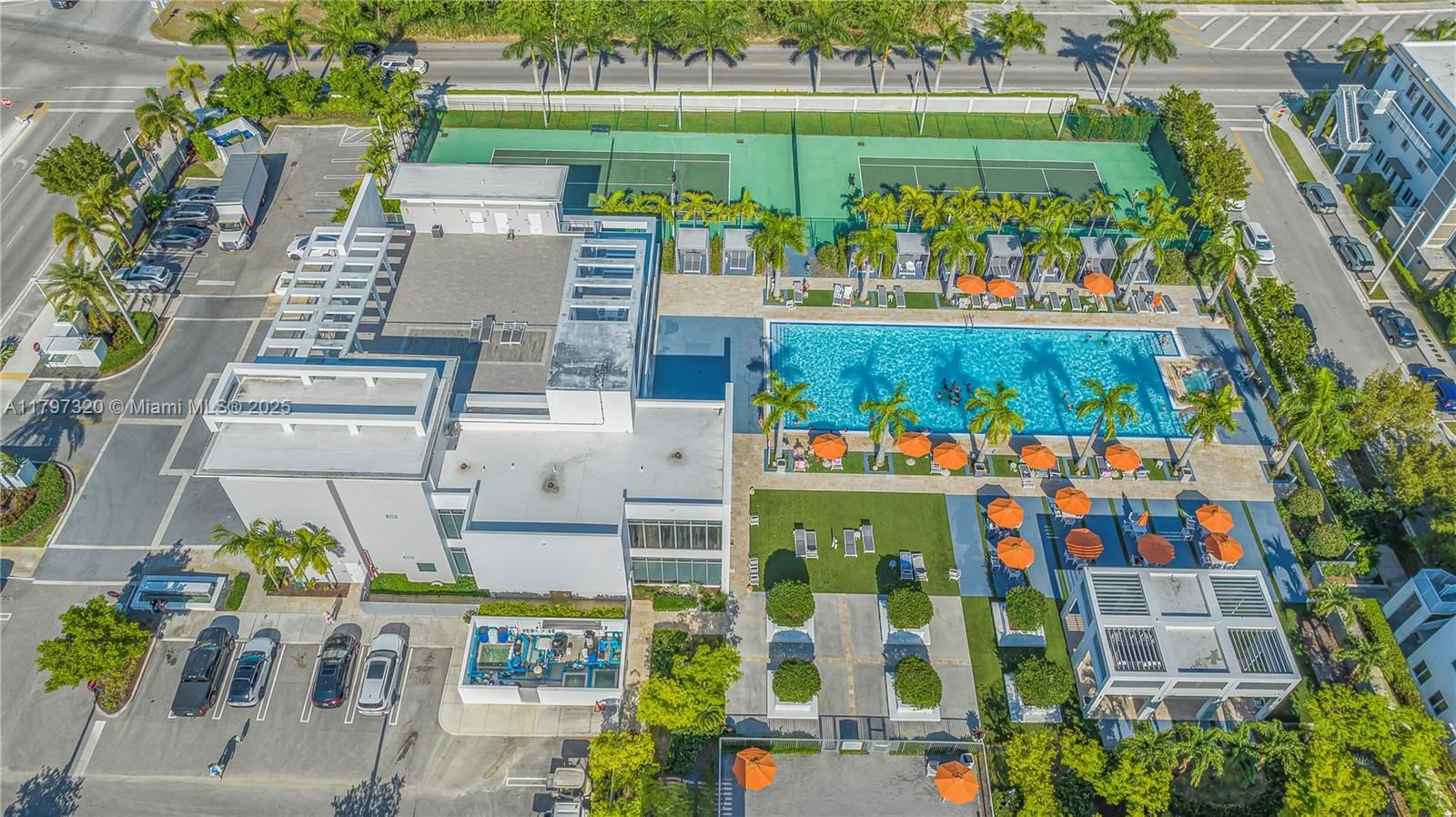 Real estate property located at 10330 68th St, Miami-dade, Doral Palms South, Doral, FL