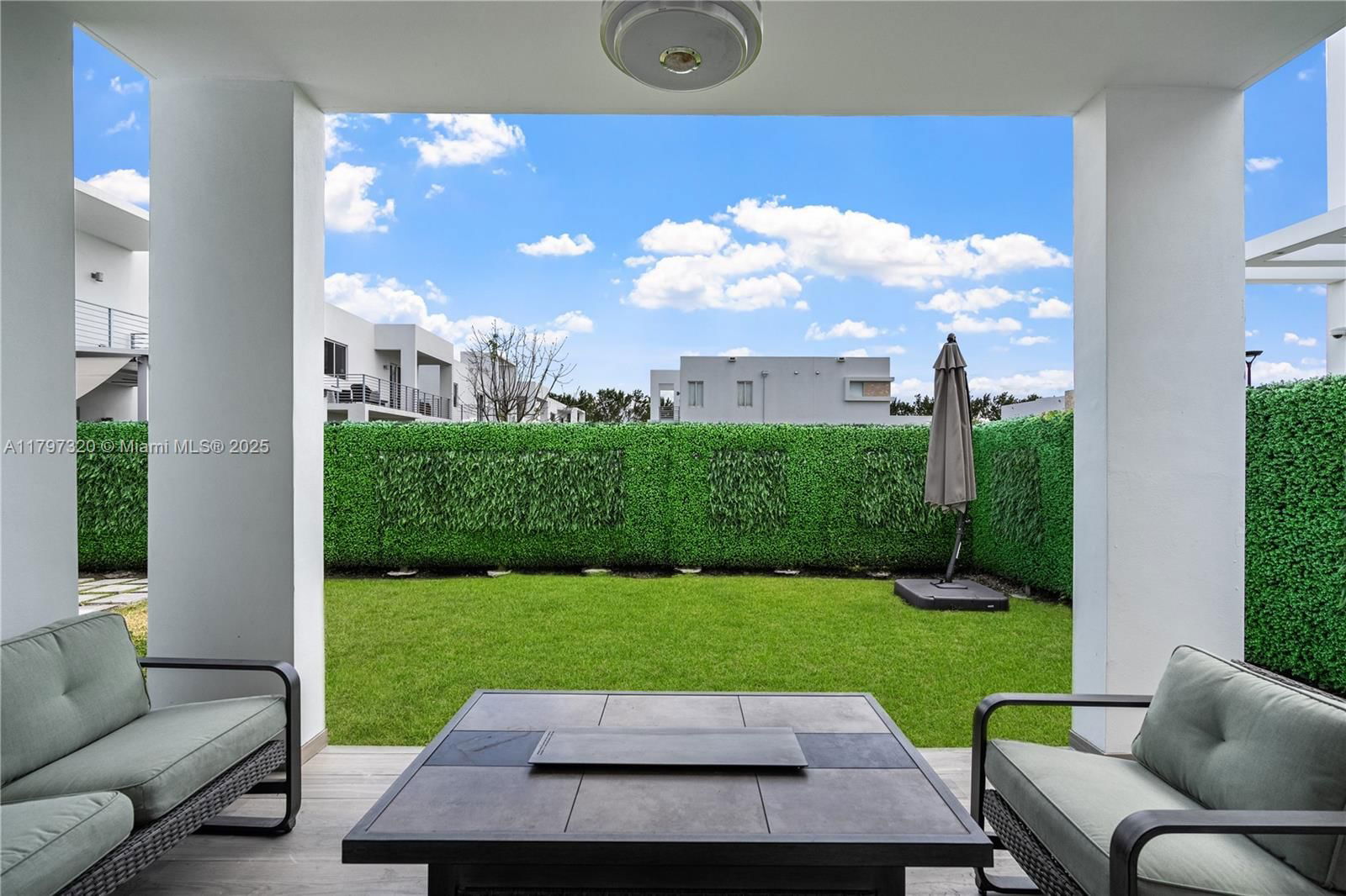 Real estate property located at 10330 68th St, Miami-dade, Doral Palms South, Doral, FL