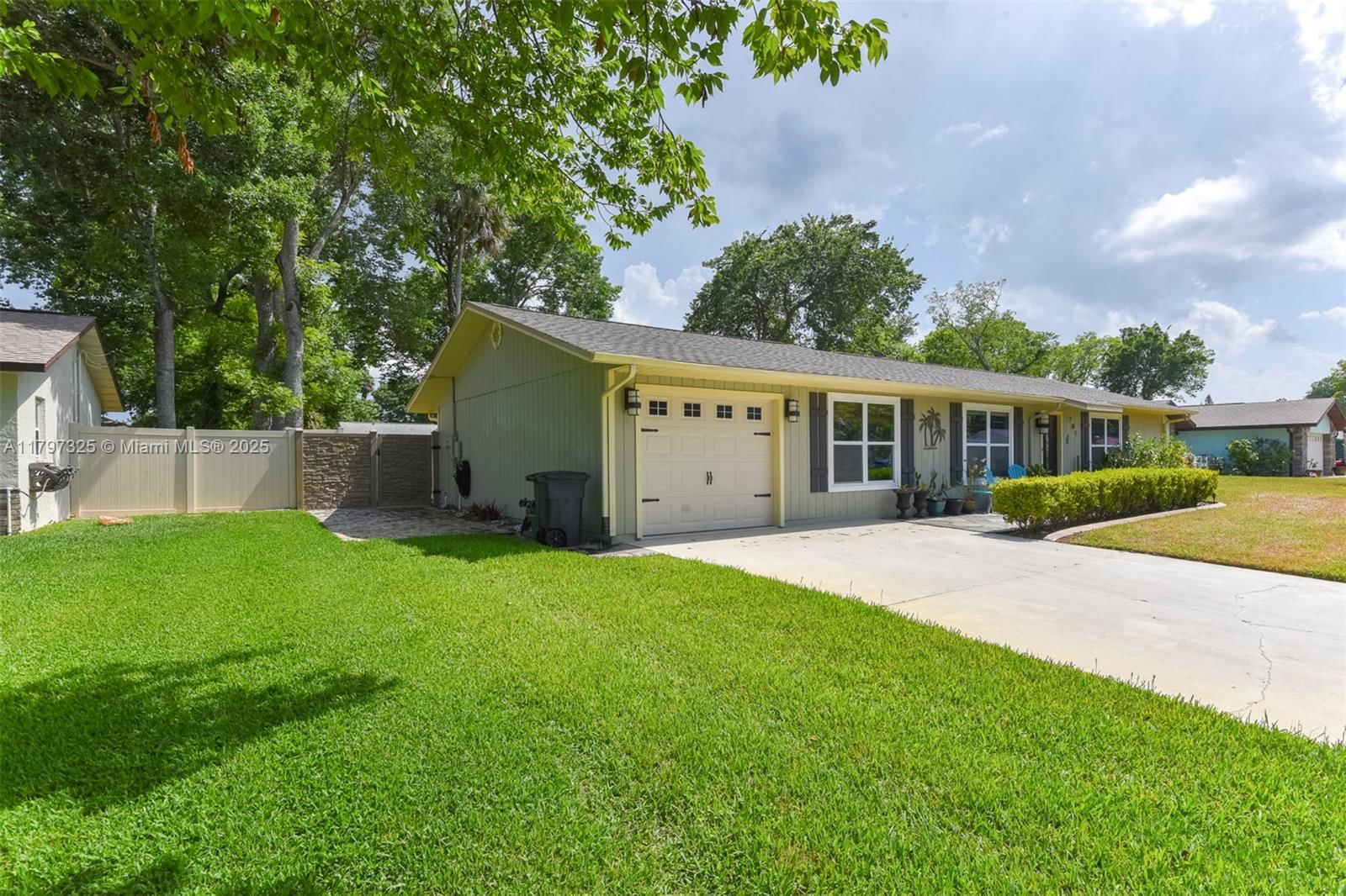 Real estate property located at 781 Little Pine Dr, Volusia, Big Tree Village Phase I, Daytona Beach, FL