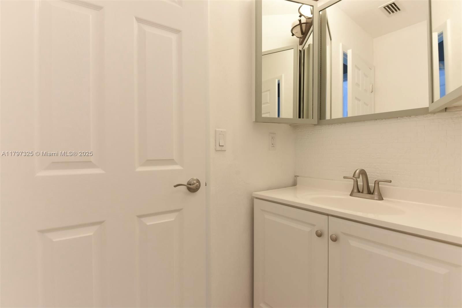 Real estate property located at 781 Little Pine Dr, Volusia, Big Tree Village Phase I, Daytona Beach, FL