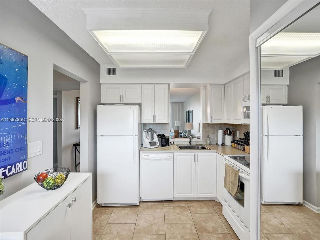 Real estate property located at 7431 1st St #407, Broward, Palm Lakes Condo, Margate, FL