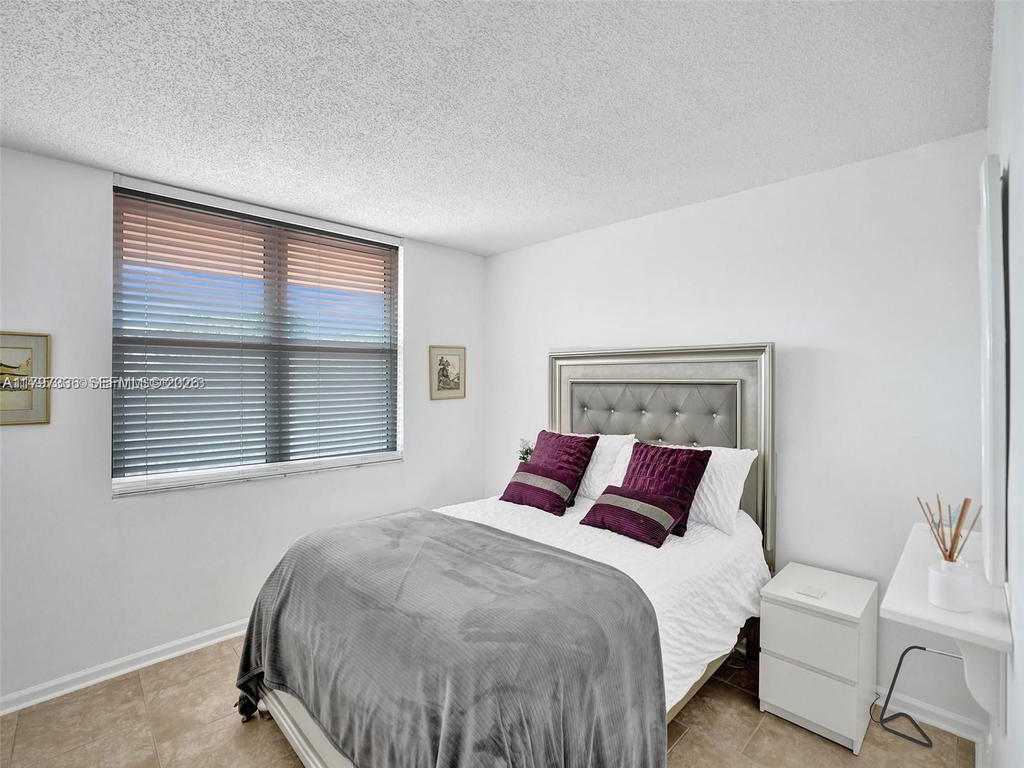 Real estate property located at 7431 1st St #407, Broward, Palm Lakes Condo, Margate, FL