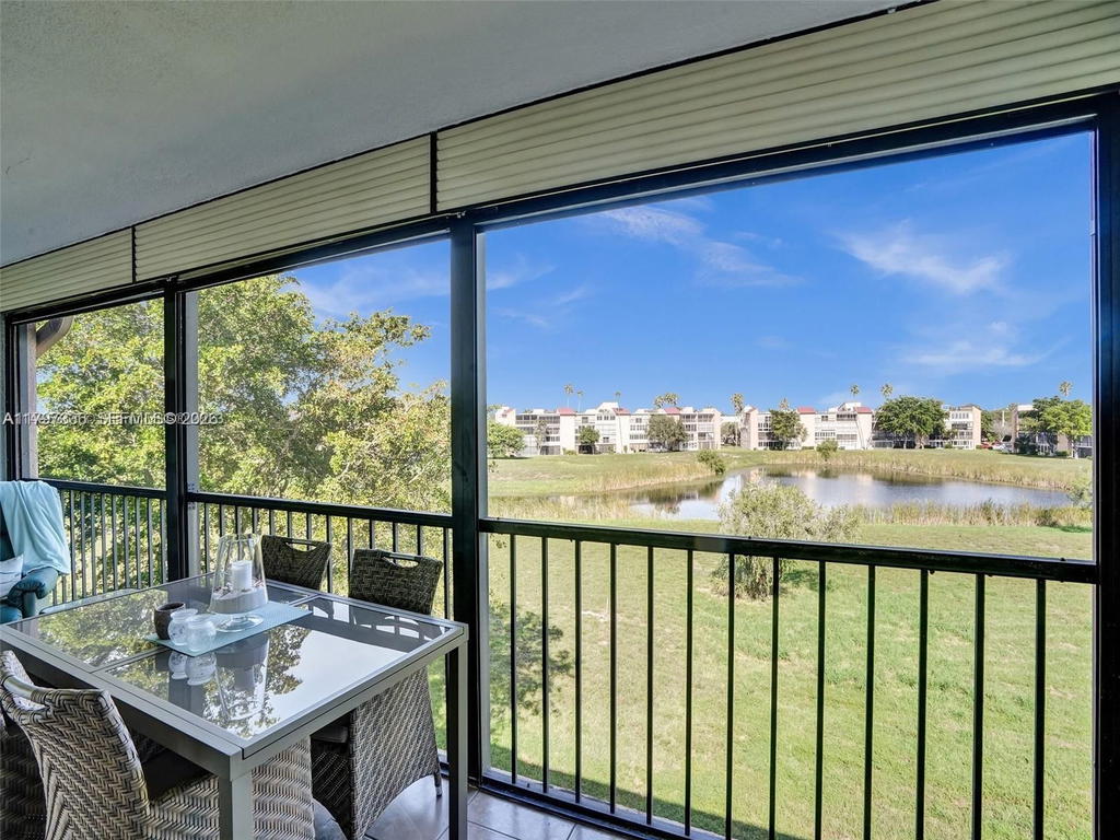 Real estate property located at 7431 1st St #407, Broward, Palm Lakes Condo, Margate, FL