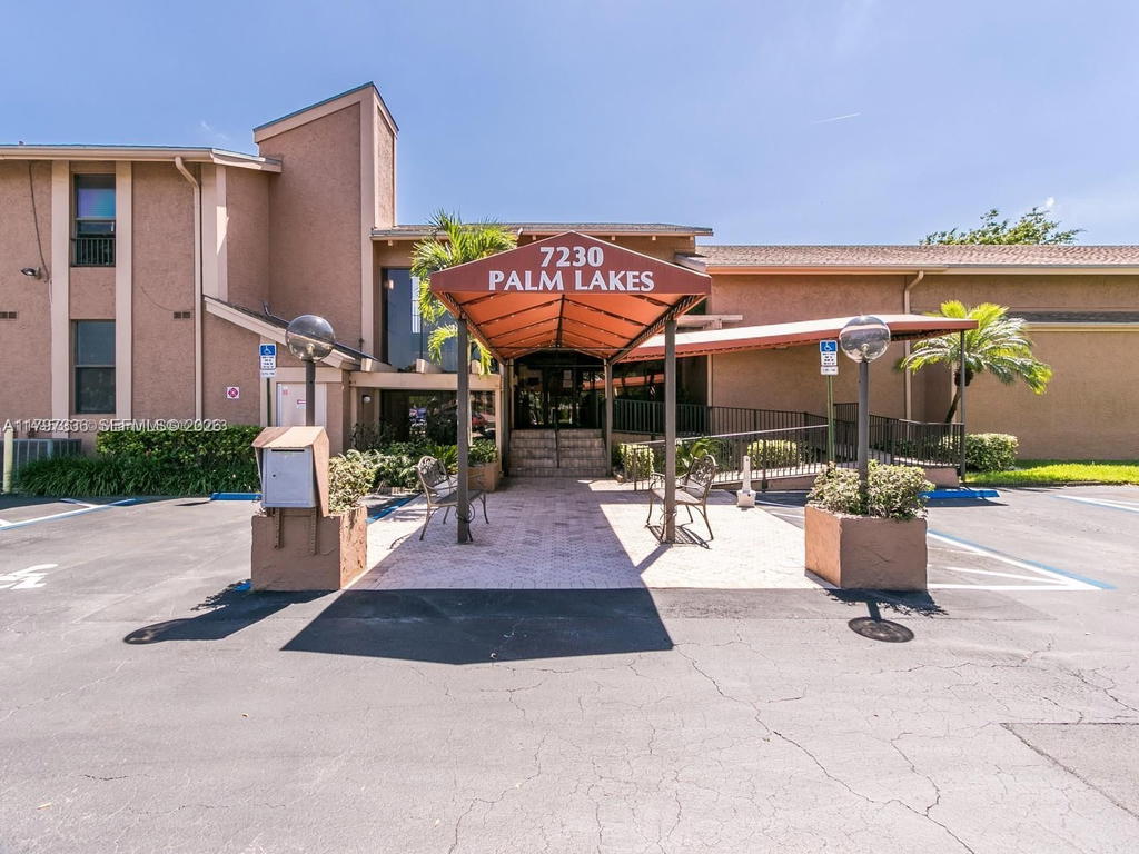 Real estate property located at 7431 1st St #407, Broward, Palm Lakes Condo, Margate, FL