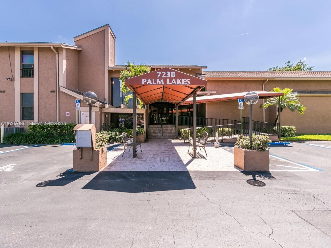 Real estate property located at 7431 1st St #407, Broward, Palm Lakes Condo, Margate, FL