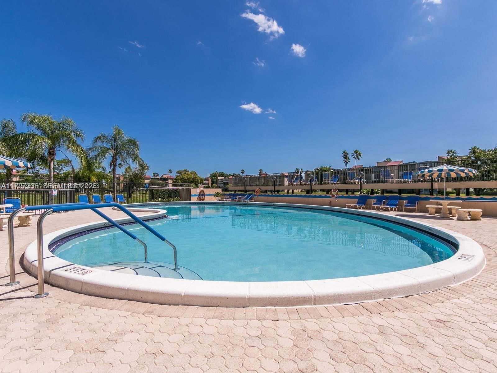 Real estate property located at 7431 1st St #407, Broward, Palm Lakes Condo, Margate, FL