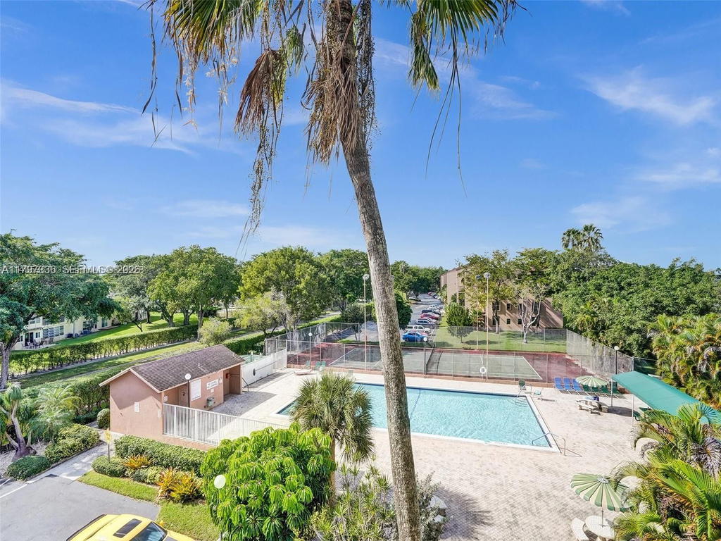 Real estate property located at 7431 1st St #407, Broward, Palm Lakes Condo, Margate, FL