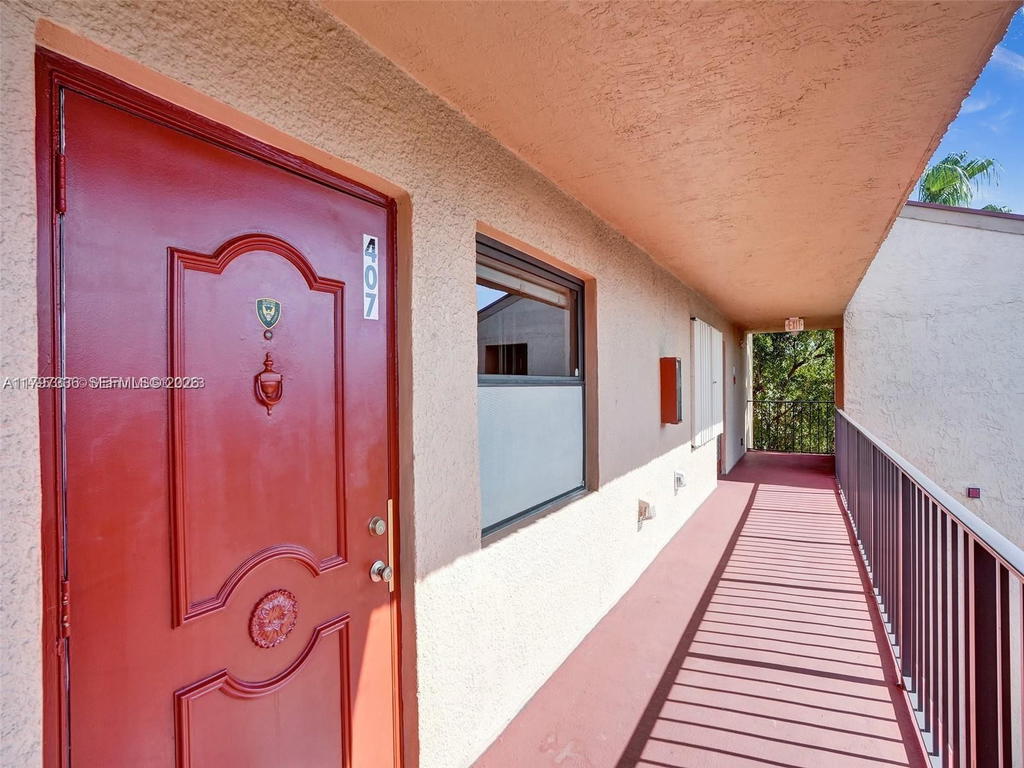 Real estate property located at 7431 1st St #407, Broward, Palm Lakes Condo, Margate, FL