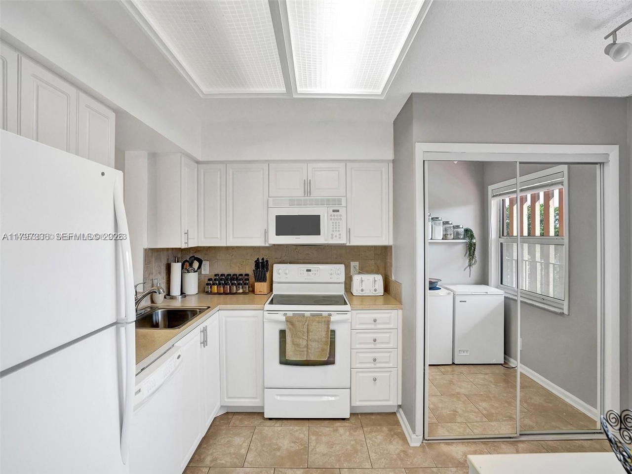 Real estate property located at 7431 1st St #407, Broward, Palm Lakes Condo, Margate, FL