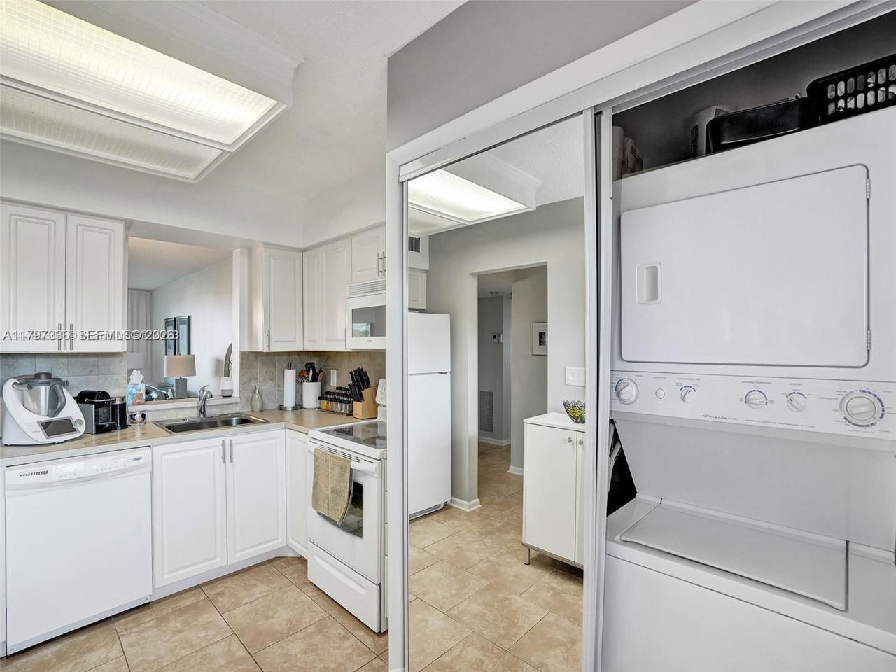 Real estate property located at 7431 1st St #407, Broward, Palm Lakes Condo, Margate, FL