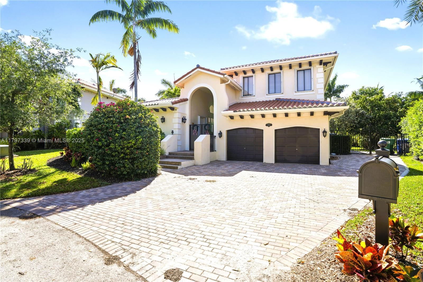 Real estate property located at 18906 76th Ave, Miami-dade, Cutler Cay, Cutler Bay, FL