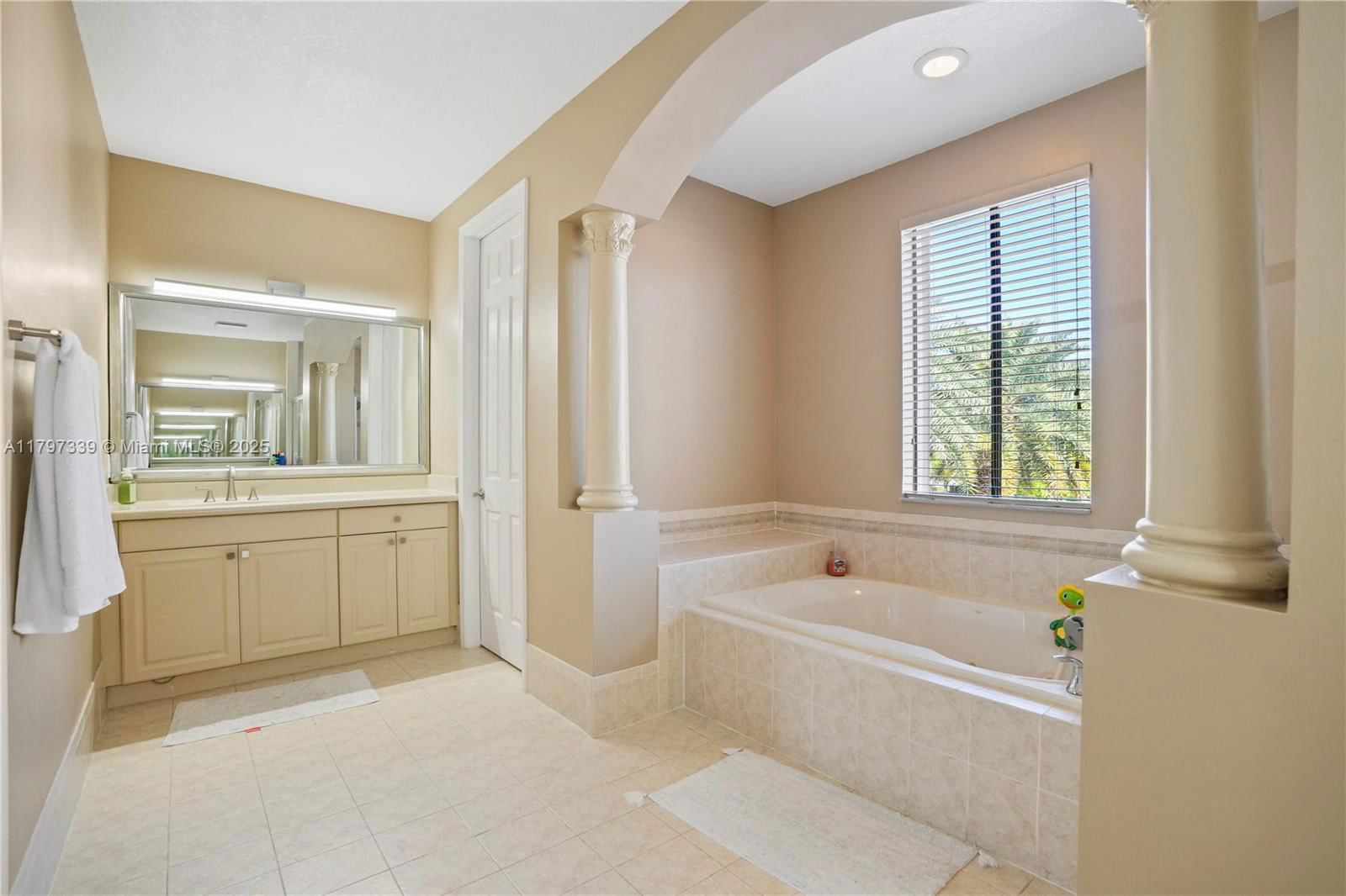 Real estate property located at 18906 76th Ave, Miami-dade, Cutler Cay, Cutler Bay, FL