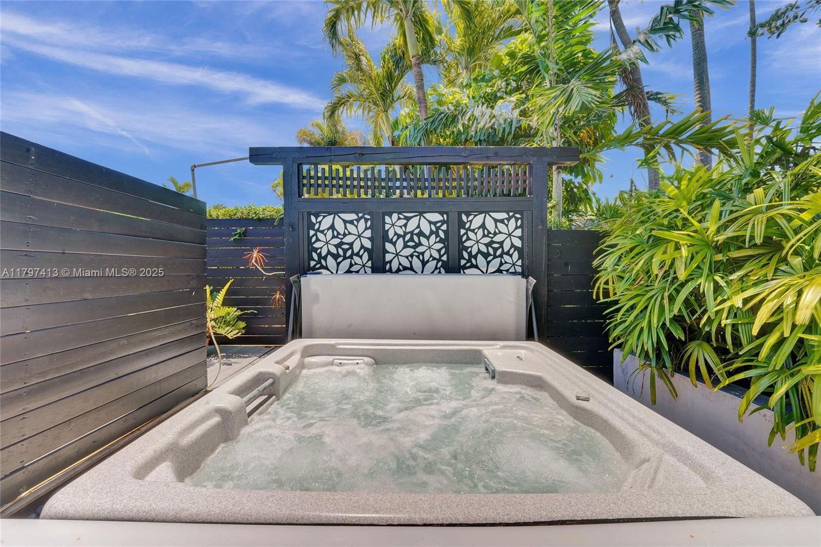 Real estate property located at 2213 17th Ave, Broward, Middle River Manor, Wilton Manors, FL