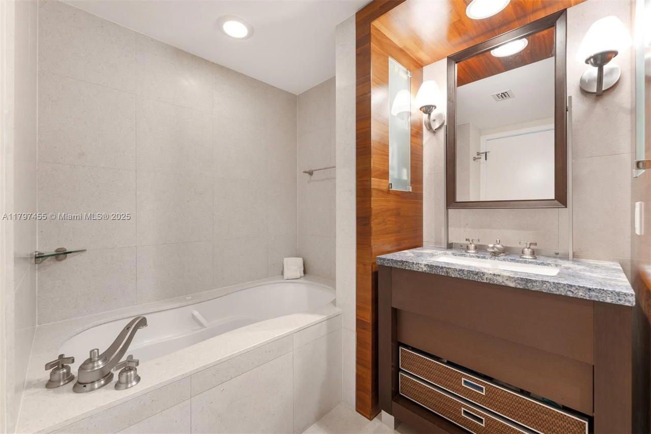 Real estate property located at 6801 Collins Ave PH10, Miami-dade, Central Carillon Beach Co, Miami Beach, FL