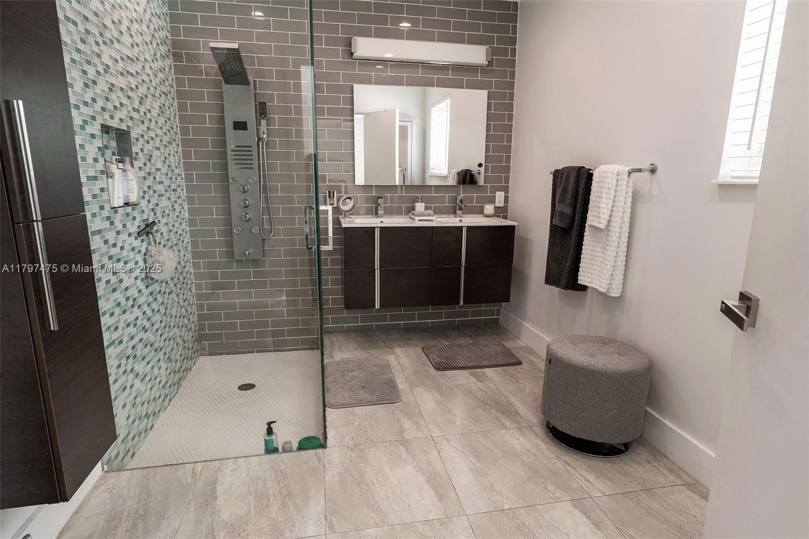 Real estate property located at 2711 57th Ct, Broward, Lake Estates, Fort Lauderdale, FL