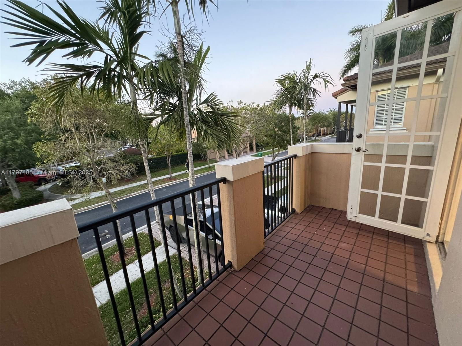 Real estate property located at 8706 Blaze Ct, Broward, Pine Island Commercial, Davie, FL