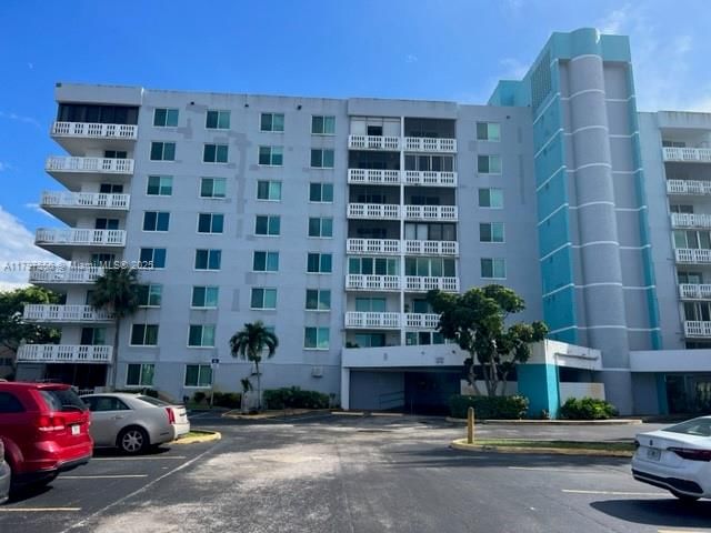 Real estate property located at 919 Hillcrest Dr #611, Broward, Hillcrest East No 20 Cond, Hollywood, FL