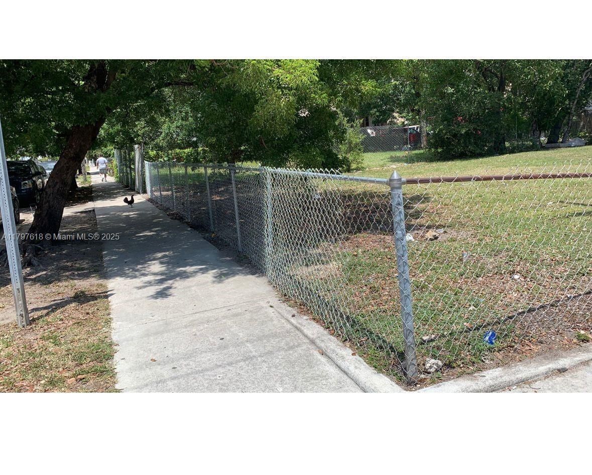 Real estate property located at 1101 5th St, Miami-dade, Lawrence Estate Land Co, Miami, FL