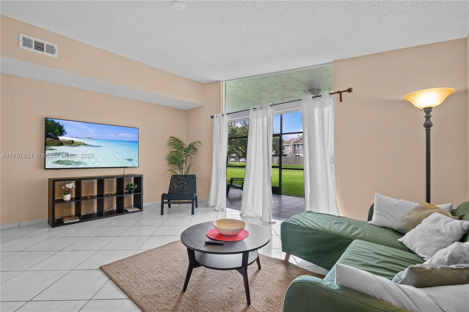 Real estate property located at 15712 Woodgate Ct B, Broward, Woodgate Condominium 33, Sunrise, FL