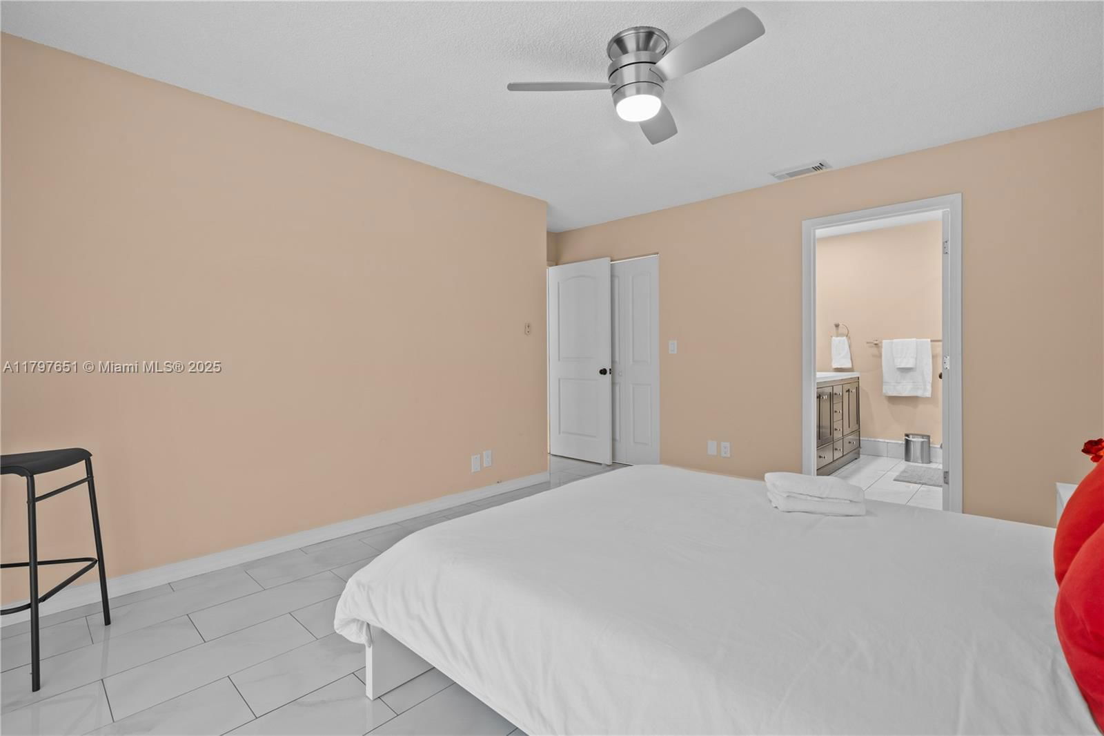 Real estate property located at 15712 Woodgate Ct B, Broward, Woodgate Condominium 33, Sunrise, FL