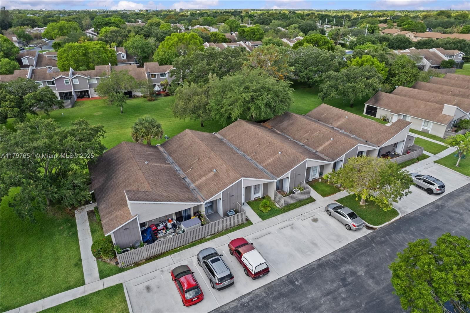 Real estate property located at 15712 Woodgate Ct B, Broward, Woodgate Condominium 33, Sunrise, FL