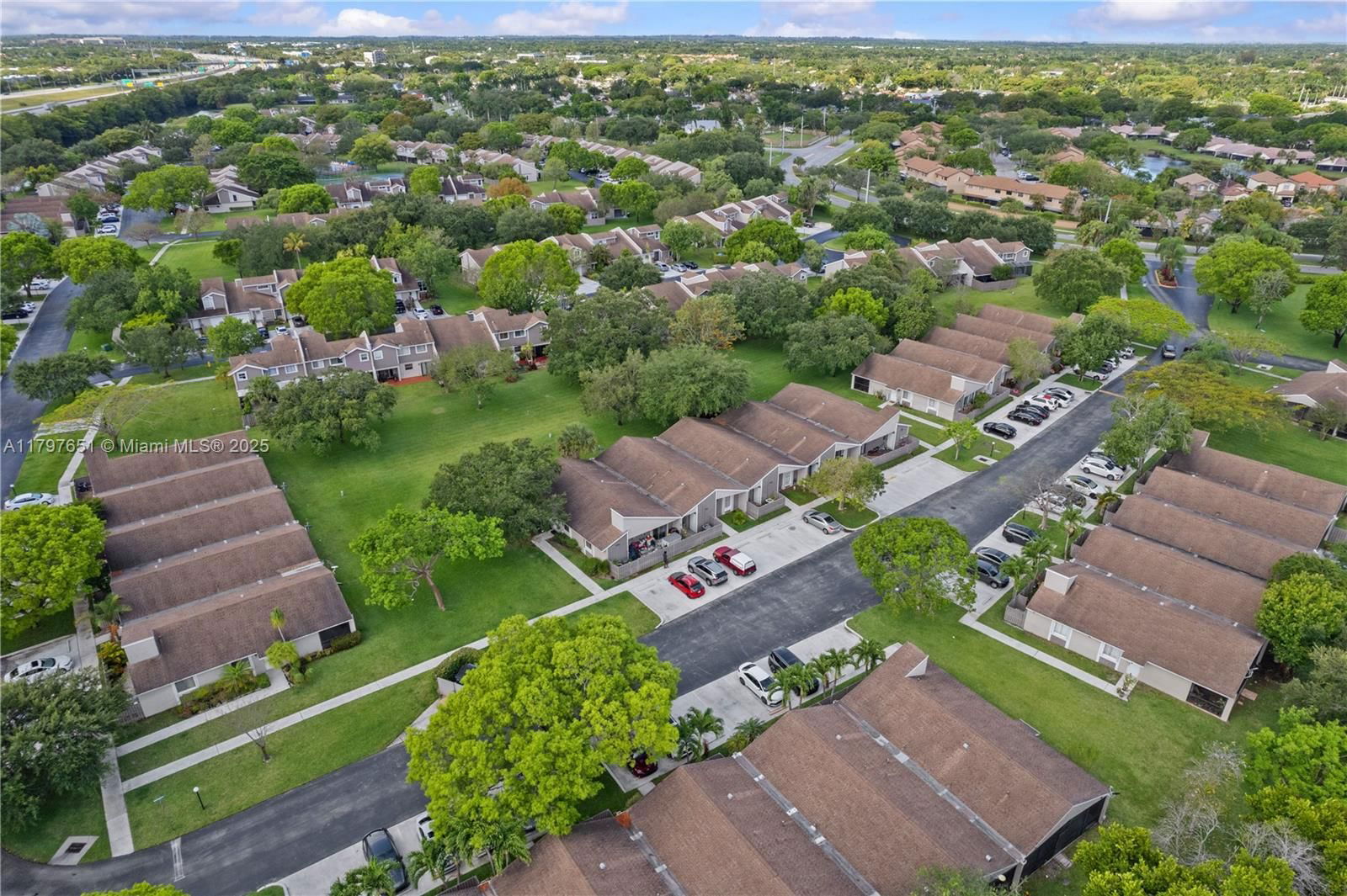 Real estate property located at 15712 Woodgate Ct B, Broward, Woodgate Condominium 33, Sunrise, FL