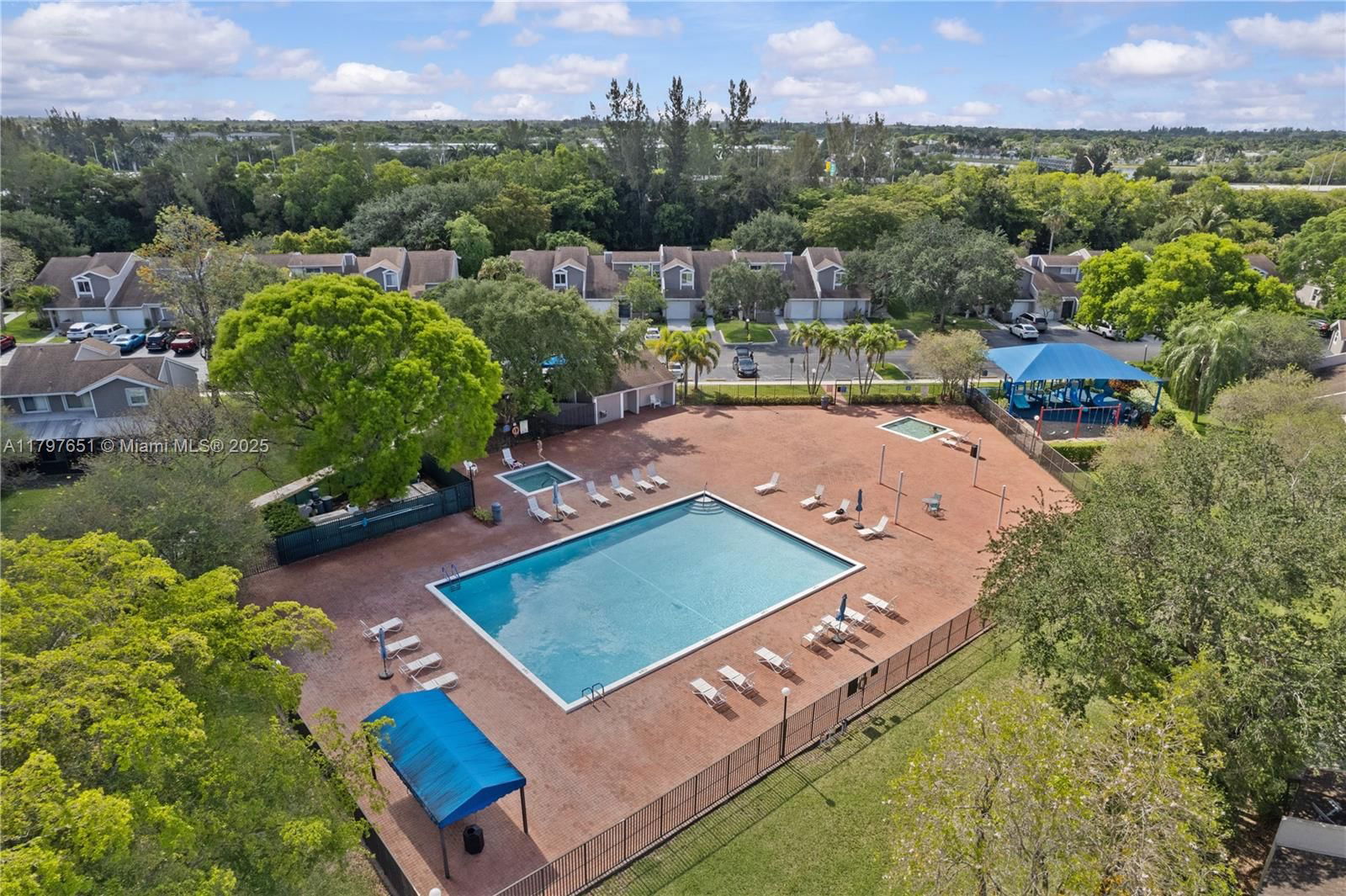 Real estate property located at 15712 Woodgate Ct B, Broward, Woodgate Condominium 33, Sunrise, FL
