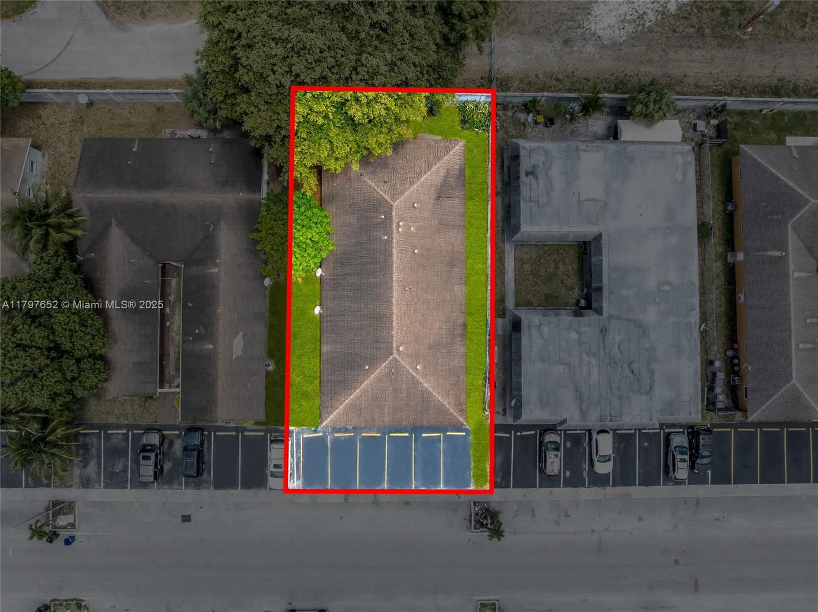 Real estate property located at 4020 30th Ter, Broward, Row 20-49-42, Lauderdale Lakes, FL