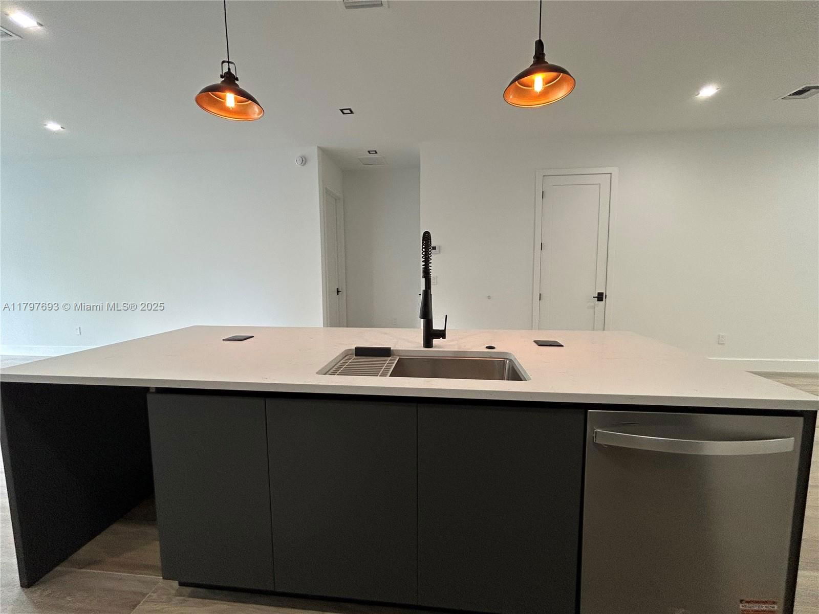 Real estate property located at 1611 30th Ave, Broward, Chula Vista 3rd Add, Fort Lauderdale, FL