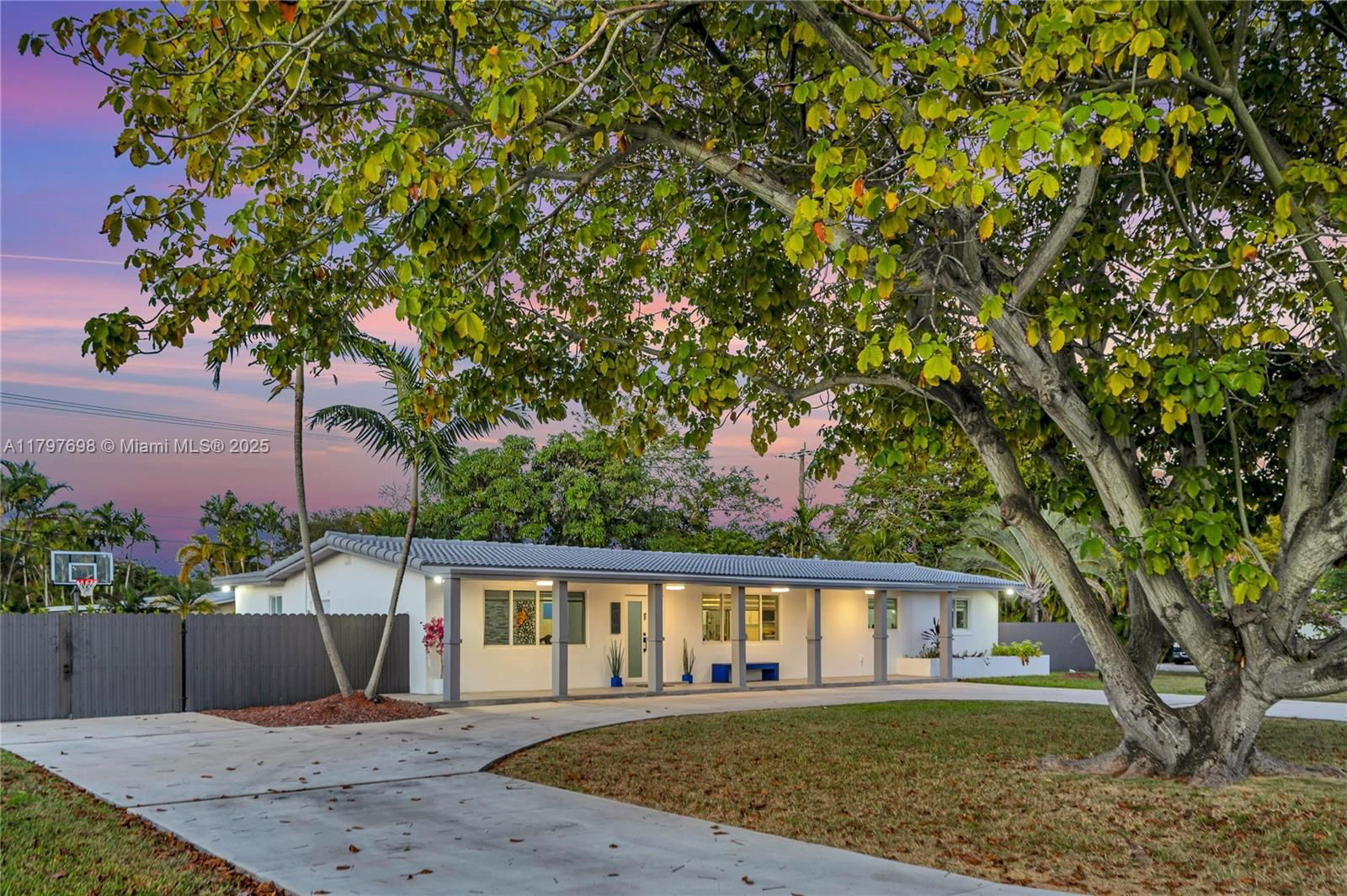 Real estate property located at 8501 142nd St, Miami-dade, Armstrong Sub, Palmetto Bay, FL