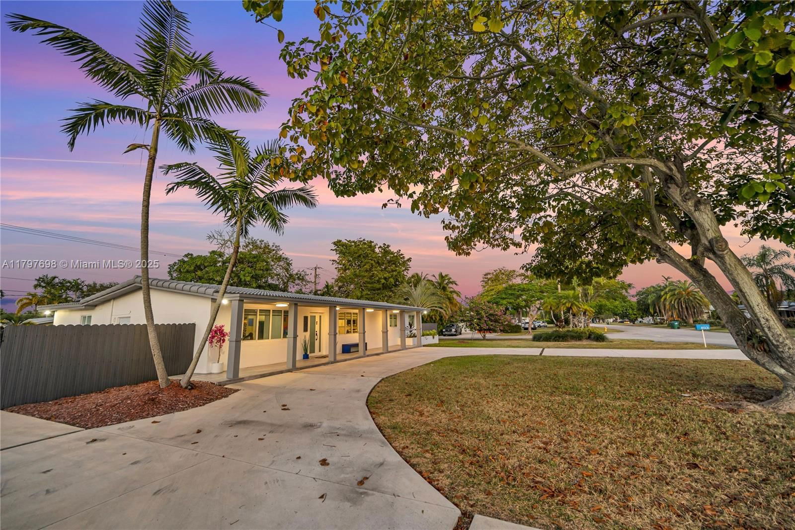 Real estate property located at 8501 142nd St, Miami-dade, Armstrong Sub, Palmetto Bay, FL
