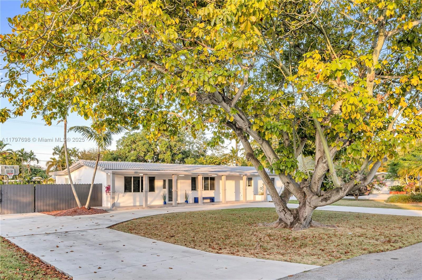 Real estate property located at 8501 142nd St, Miami-dade, Armstrong Sub, Palmetto Bay, FL
