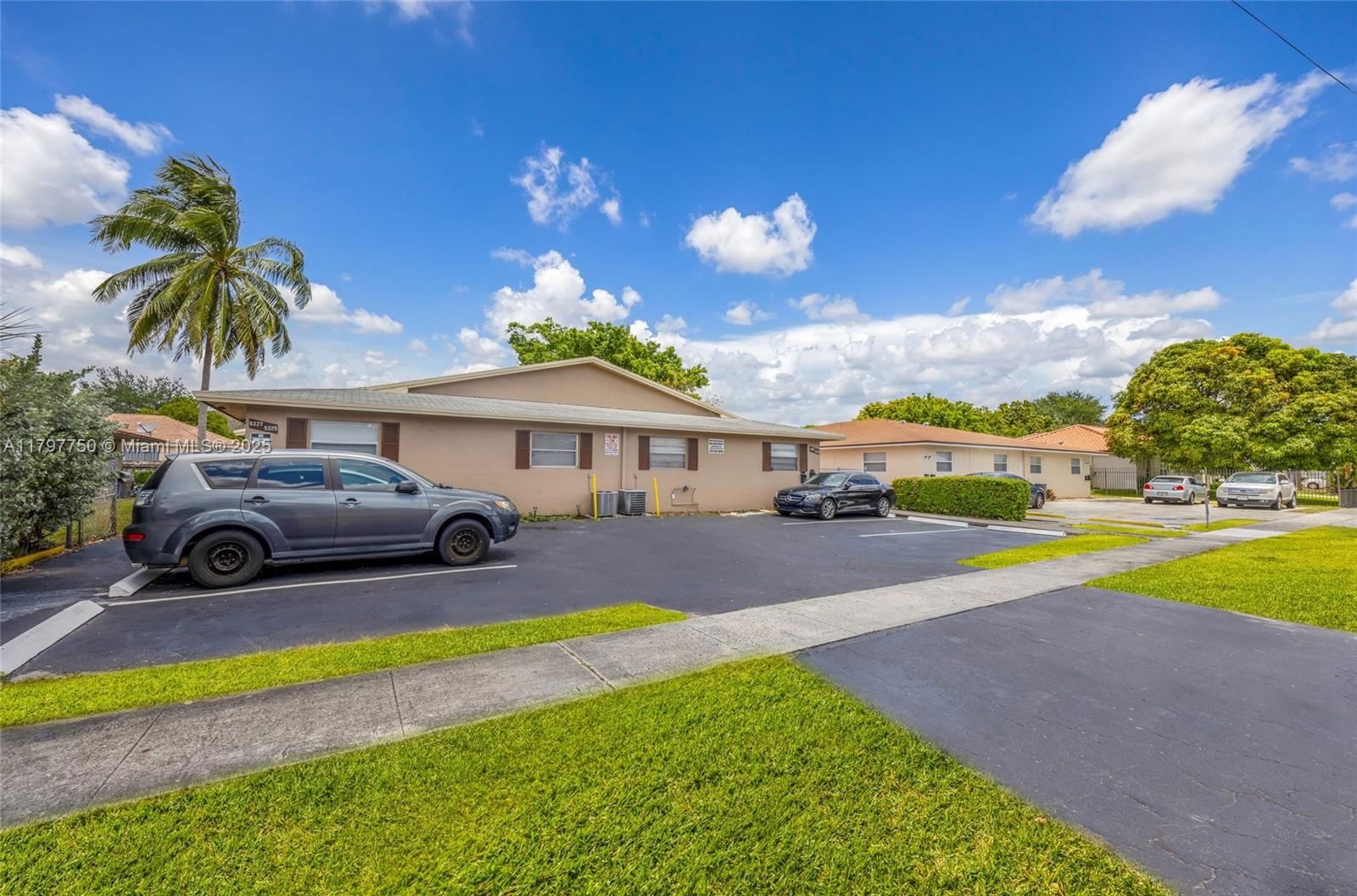 Real estate property located at 5321 22nd St, Broward, Stonebridge Estates, Lauderhill, FL