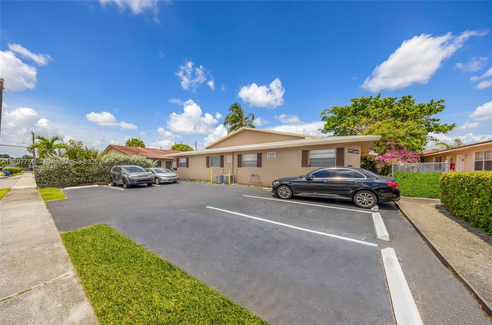 Real estate property located at 5321 22nd St, Broward, Stonebridge Estates, Lauderhill, FL