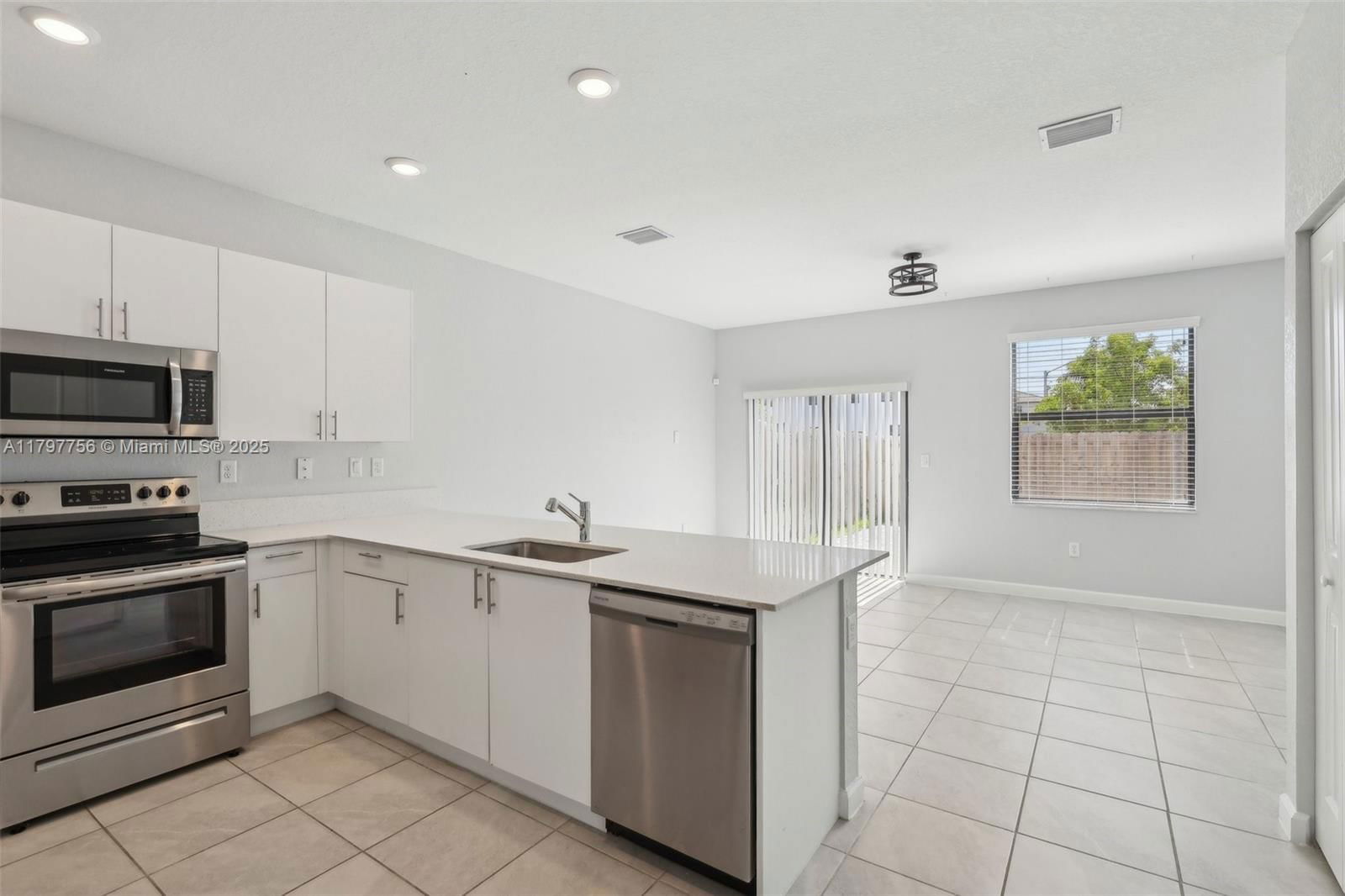 Real estate property located at 28625 132nd Ct, Miami-dade, Pine Isle, Homestead, FL