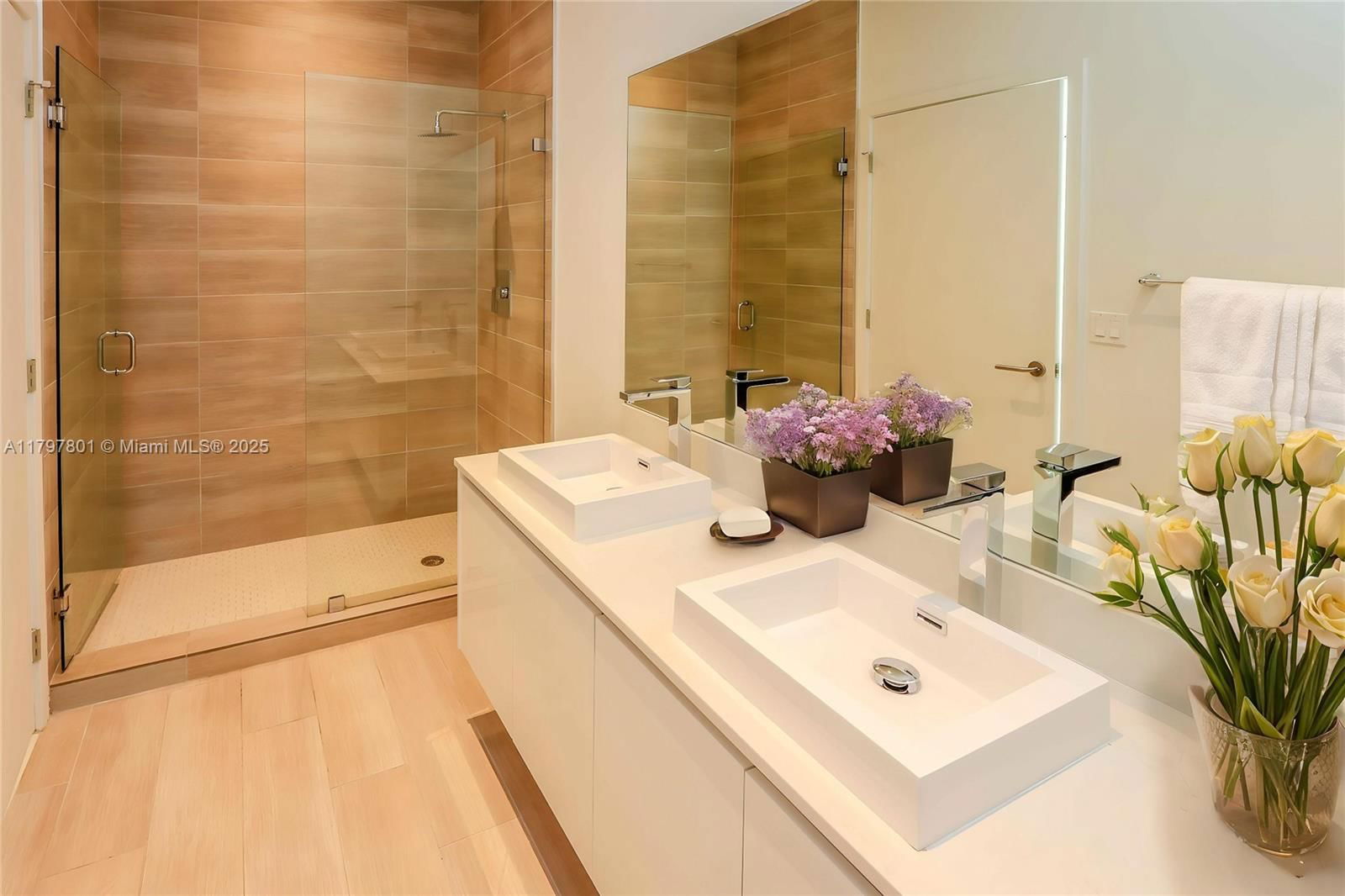 Real estate property located at 1600 1st Ave TH-07, Miami-dade, Le Parc At Brickell Condo, Miami, FL