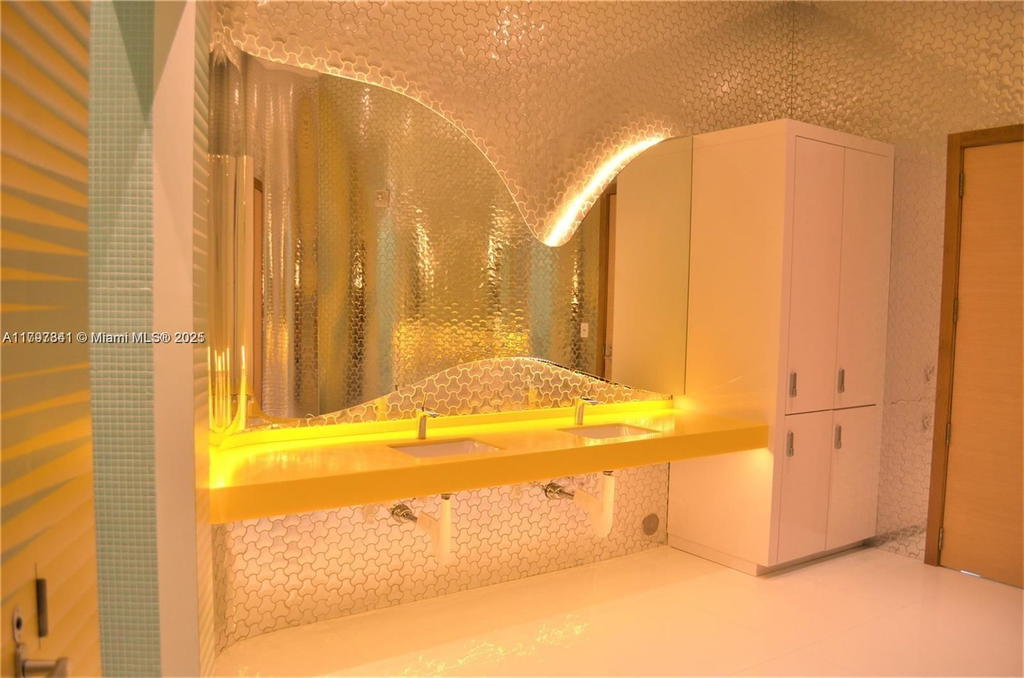 Real estate property located at 501 31st St #2802, Miami-dade, Paraiso Bayviews Condo, Miami, FL