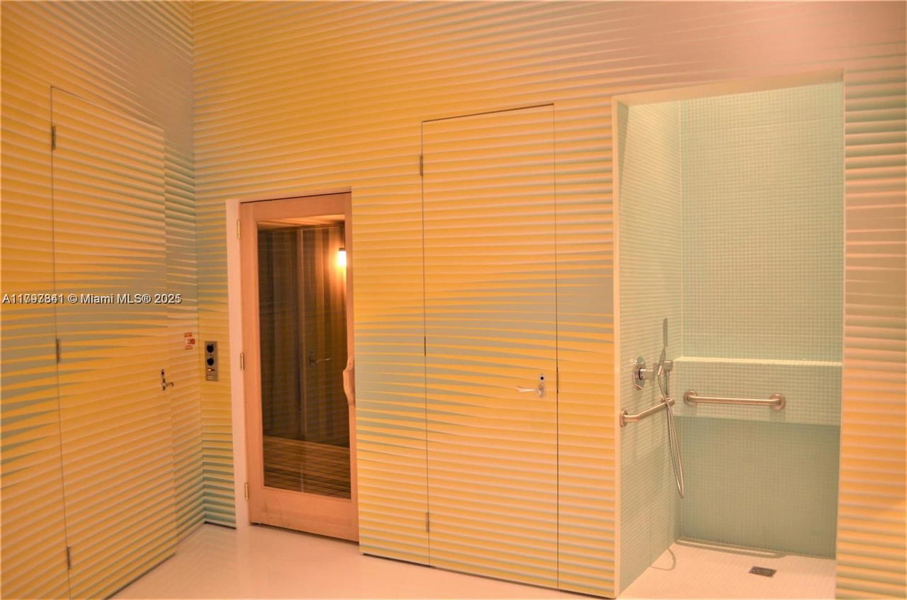Real estate property located at 501 31st St #2802, Miami-dade, Paraiso Bayviews Condo, Miami, FL