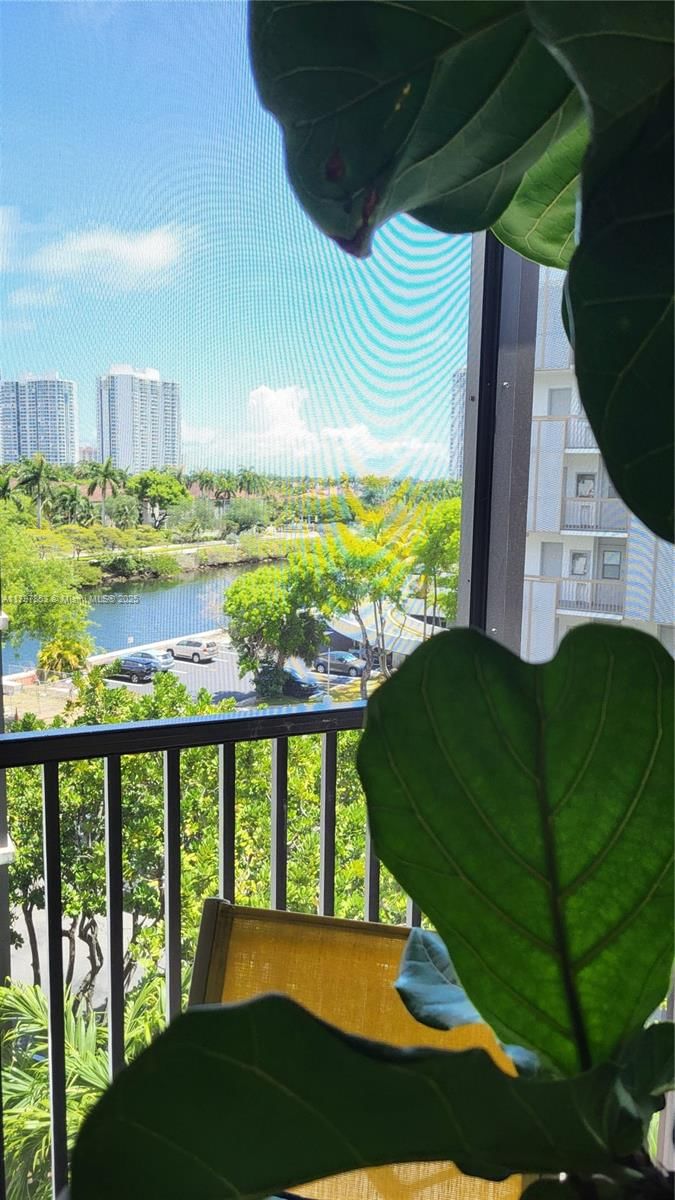 Real estate property located at 3475 Country Club Dr #614, Miami-dade, Ensenada Condo Bldg E-ii, Aventura, FL