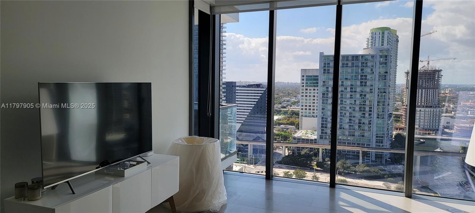 Real estate property located at 68 6th St #2110, Miami-dade, Reach Condo, Miami, FL