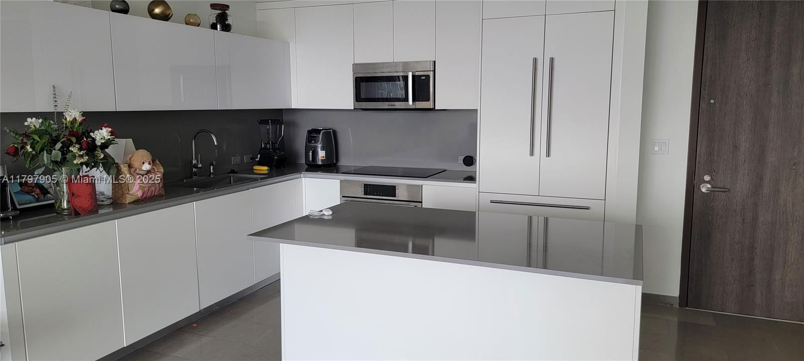 Real estate property located at 68 6th St #2110, Miami-dade, Reach Condo, Miami, FL