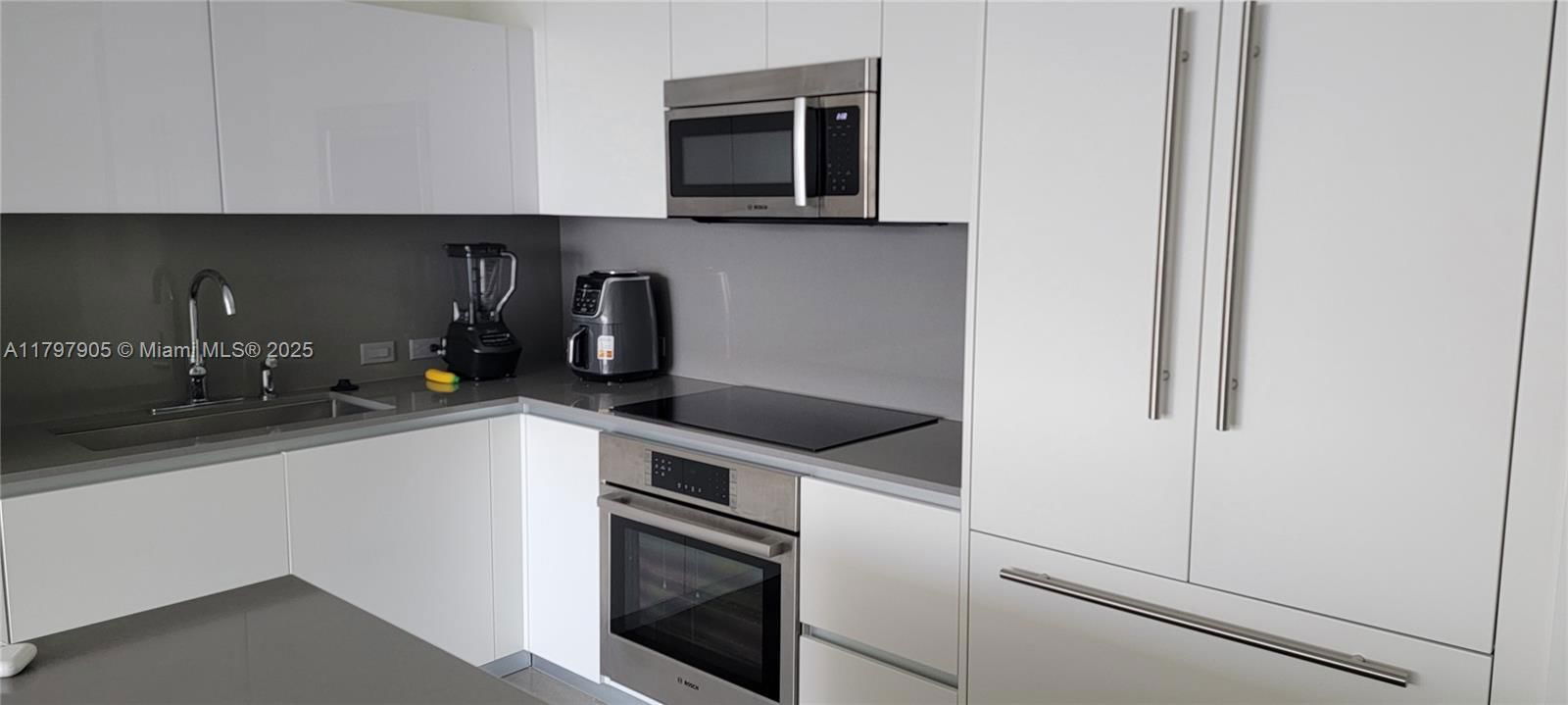Real estate property located at 68 6th St #2110, Miami-dade, Reach Condo, Miami, FL
