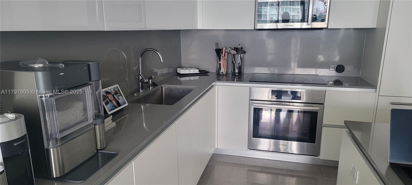 Real estate property located at 68 6th St #2110, Miami-dade, Reach Condo, Miami, FL