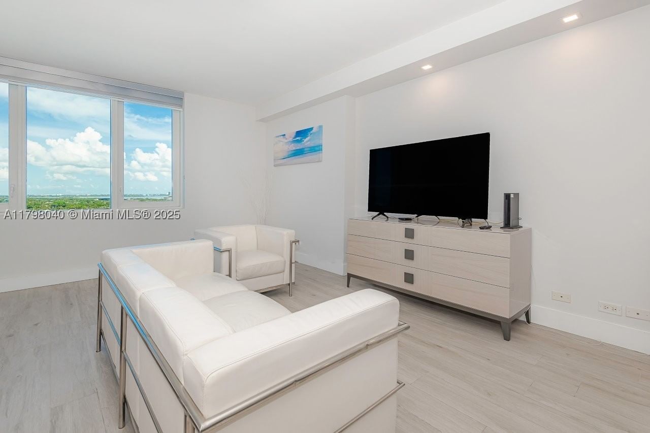 Real estate property located at 2301 Collins Ave #1531, Miami-dade, Roney Palace Condo, Miami Beach, FL