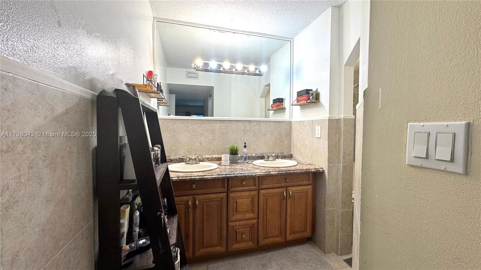 Real estate property located at 6755 Broward Blvd #302, Broward, Plantation Club A Condo, Plantation, FL